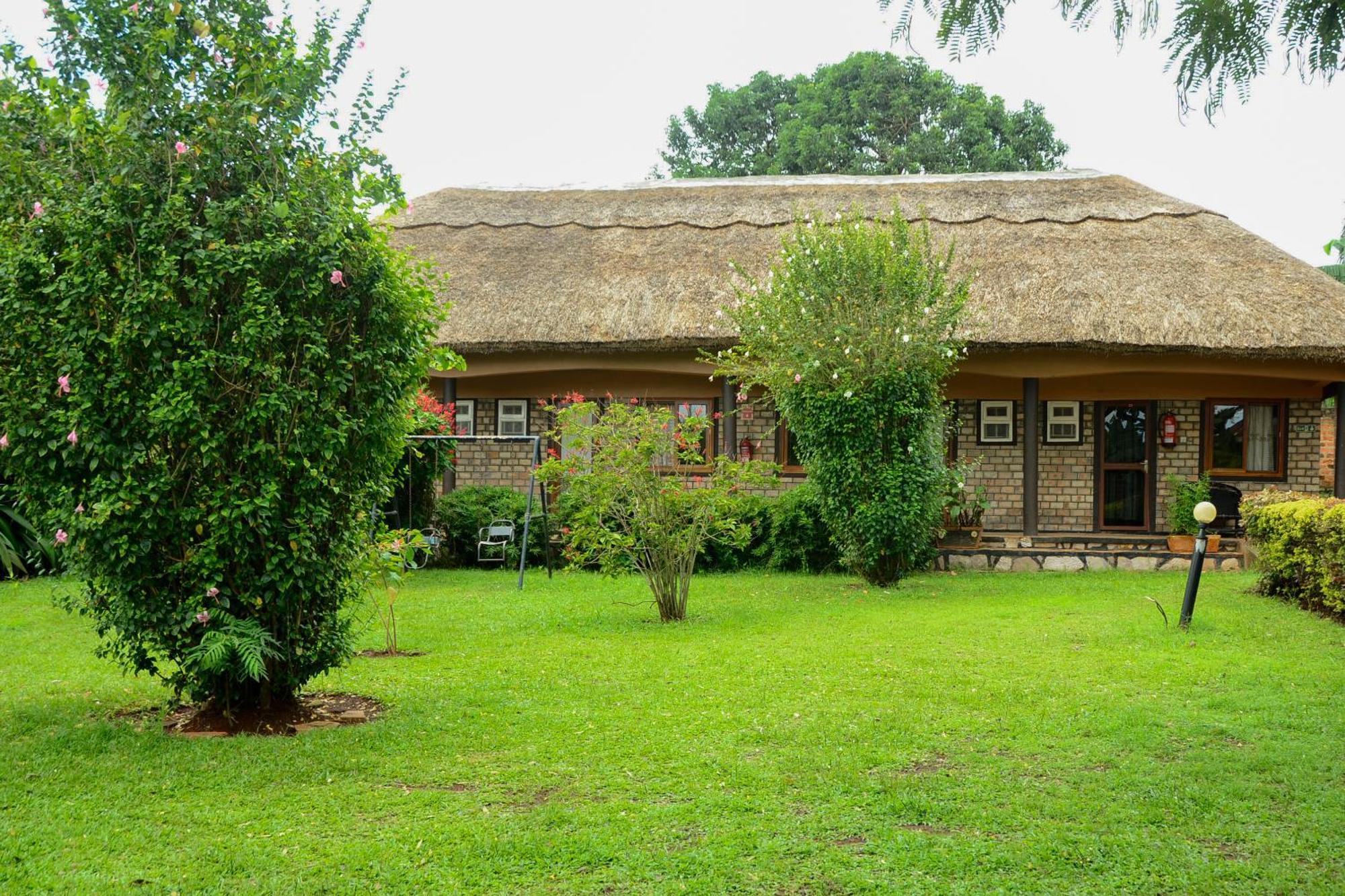 Gorilla African Guest House Entebbe Exterior foto