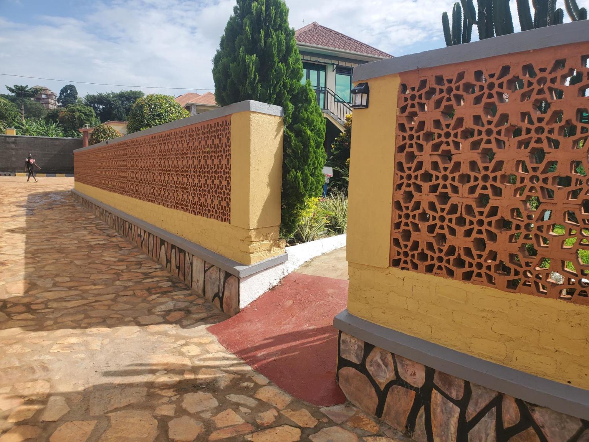 Gorilla African Guest House Entebbe Exterior foto