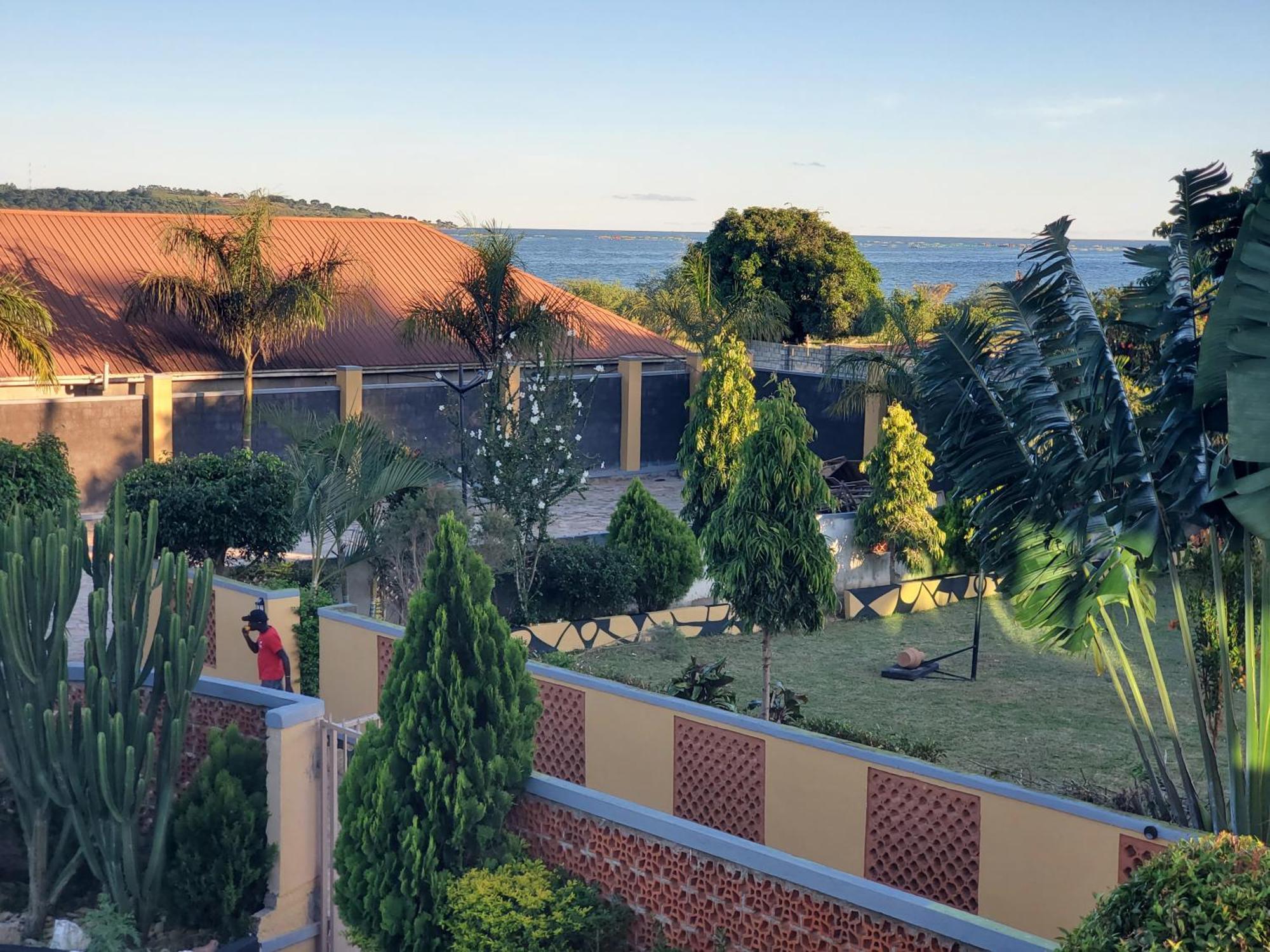 Gorilla African Guest House Entebbe Exterior foto